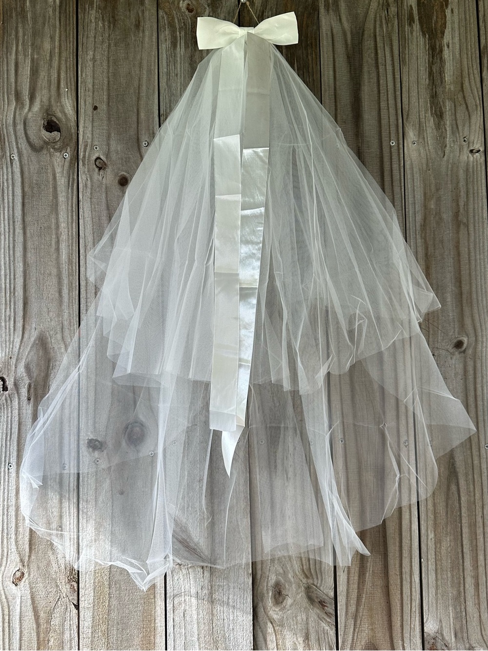 Classic White Bridal Tulle Veil Satin Bow  With Long Tails Wedding Bride Party